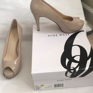 Nine West gently used- nude and black